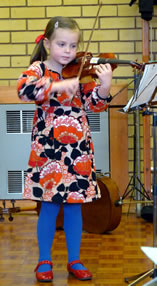 A colourstrings pupil plays the violin